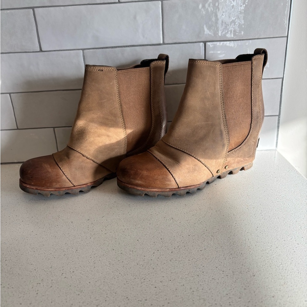Sz 7 Sorel Lea Wedge Joan of Arctic Wedge Chelsea Boots Elk Curry Camel Brown